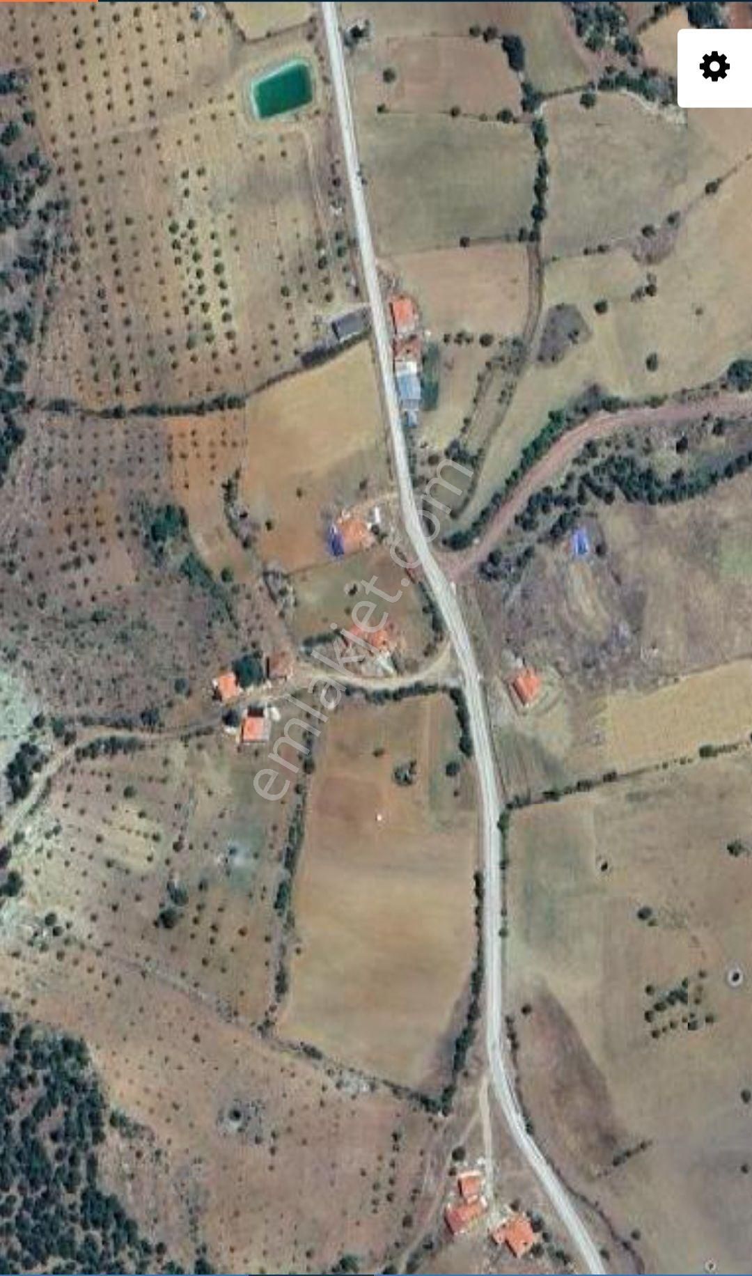 Kale Karayayla 19.000 M2 Tarla Resmi Yola Sıfır Yerleşim İçinde. içinde Taş Yapı Köy Evi Var