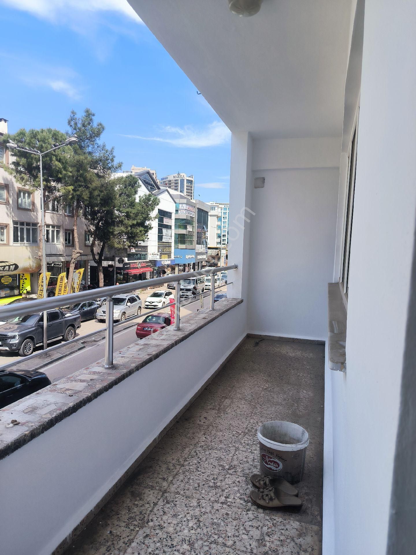 Bursa Beşevler Ana Cadde Üzerinde Satılık 80 M2 İşyeri