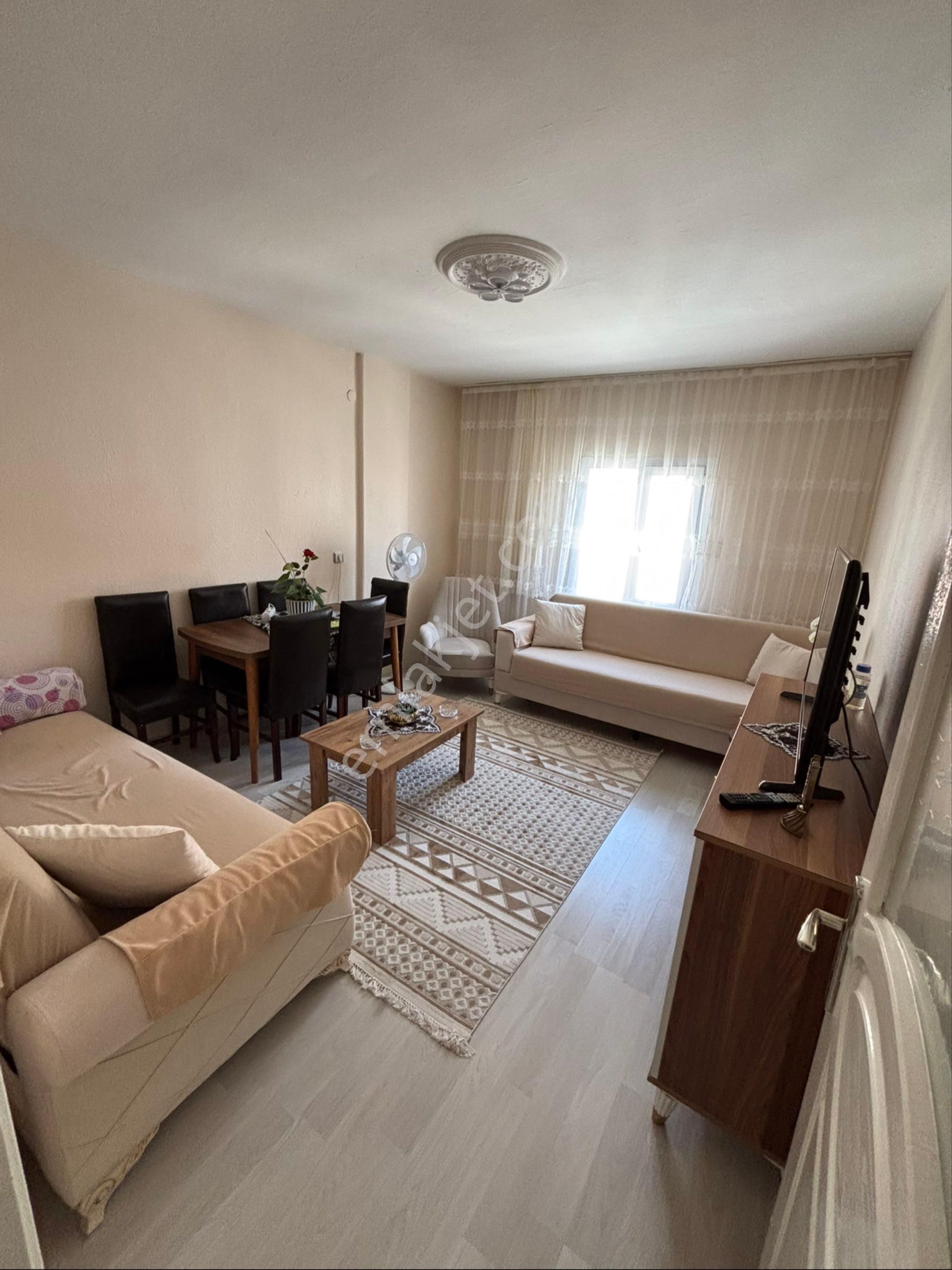 Turgutlu Eymen Emlak'tan Çatalçeşme Parkı Civarı 2+1 Arakat Satılık Daire