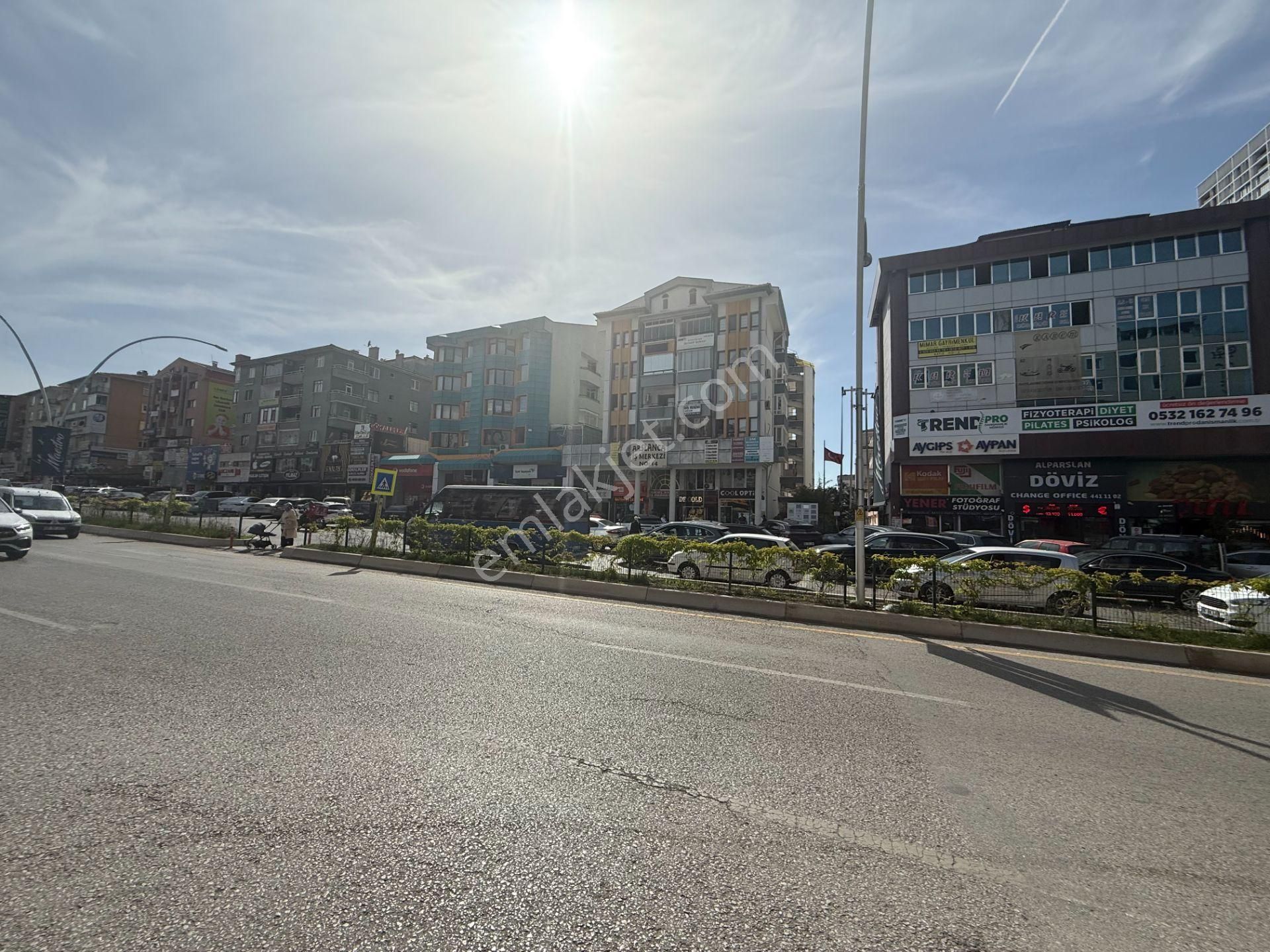 Borsem Cıty'den***turan Güneş Bul. Arsşanca İş Merkz. 1+1+sekreterya Boş