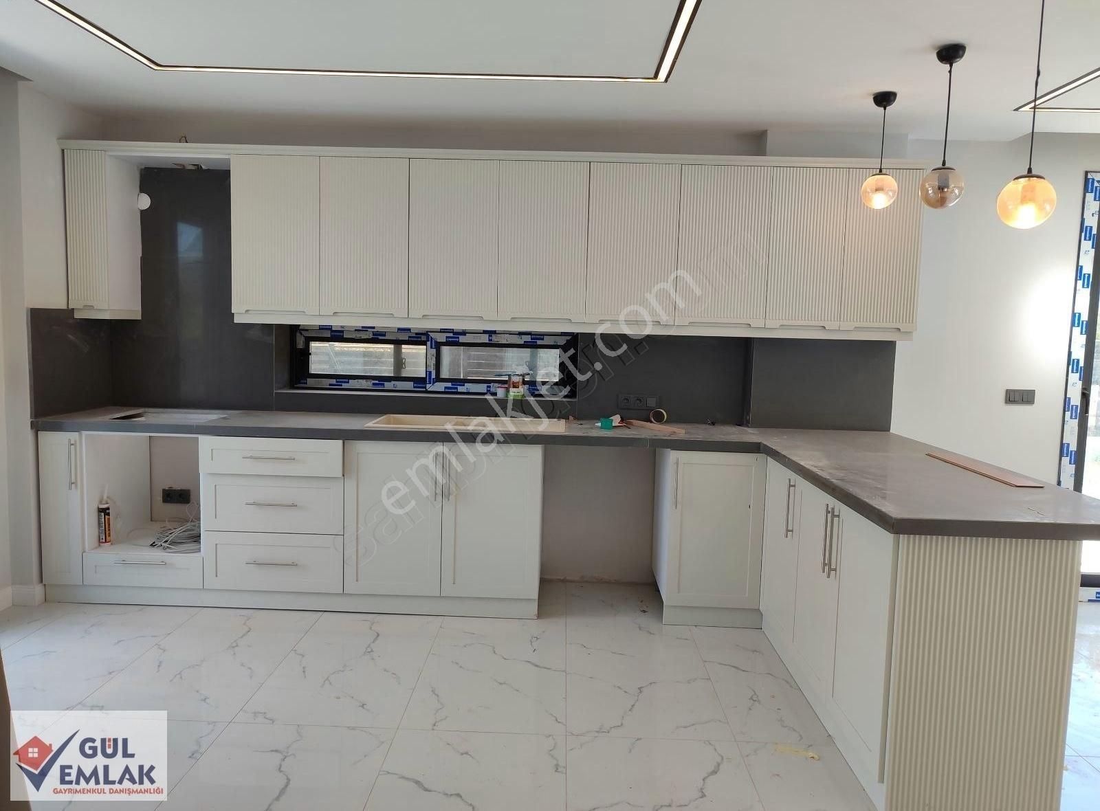 Deniz'e 100 Mt Havuzlu Lüks Tam Müstakil Villa