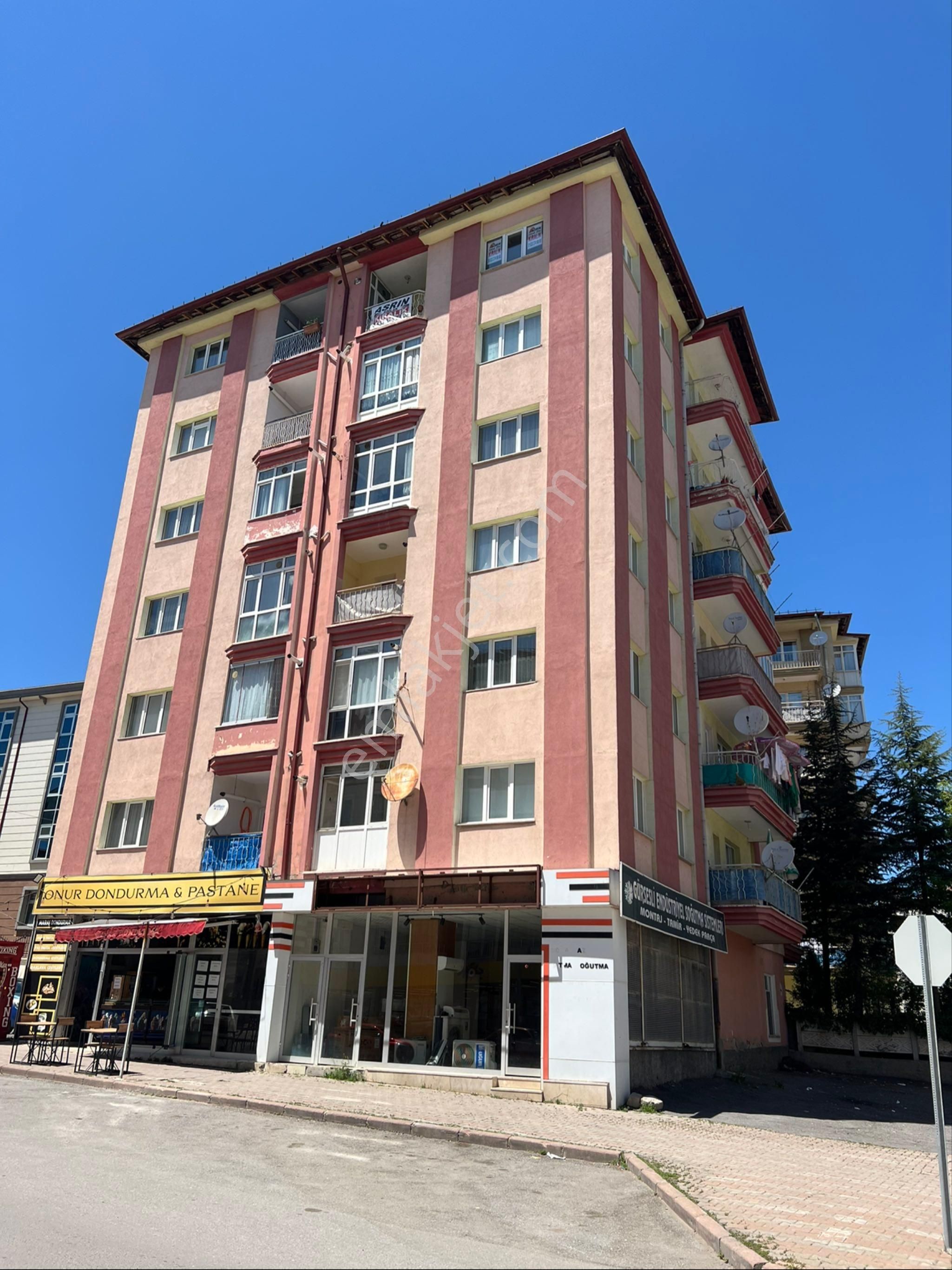 Asrın Emlak’tan Çiçekli Mh.kiralık 3+1 Kombili Asansörlü Dairw
