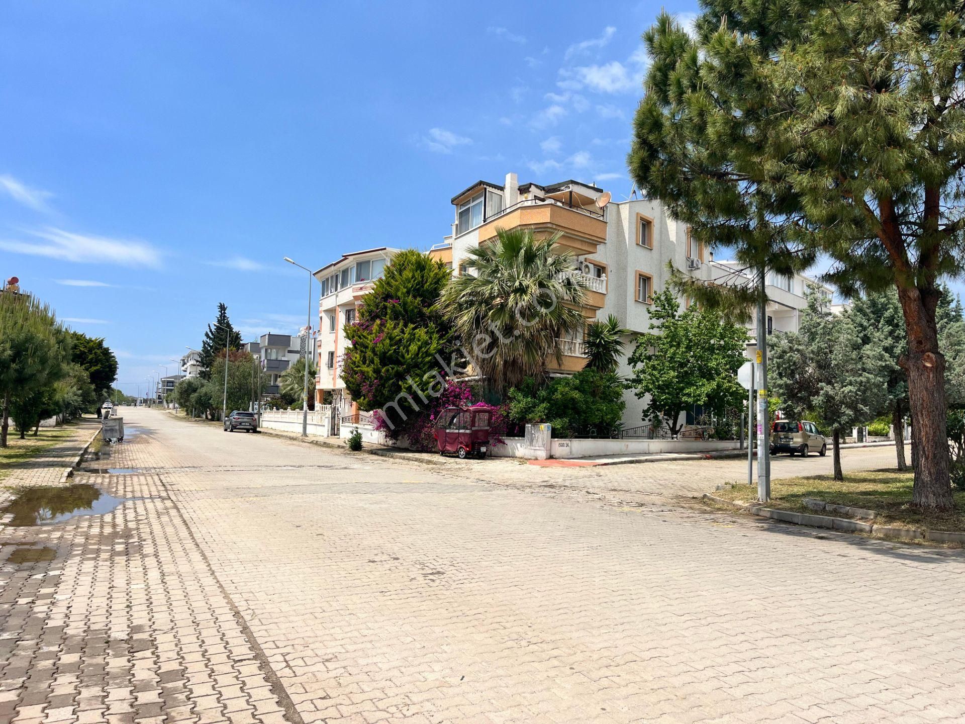 Didimde Satılık Havuzlu Yüksek Giriş Bahçeli Cam Balkonlu Eşyalı 2+1 Daire