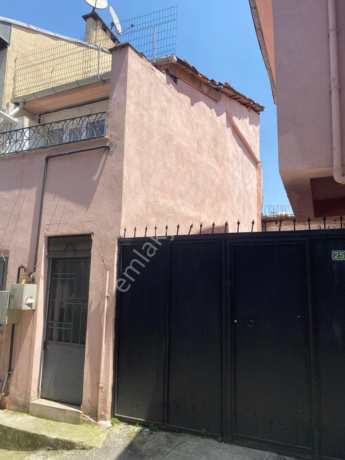 Saltoğlundan Yeşil Türbe Dibinde Müstakil Ev