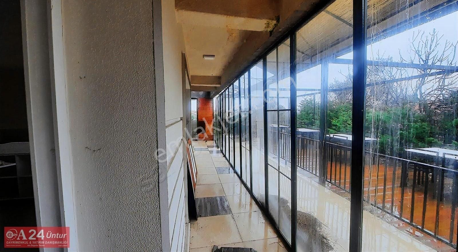 İzmir Urla Ana Cadde Üstü Satılık 2139 M2 Arazi Ve Kargir Evler