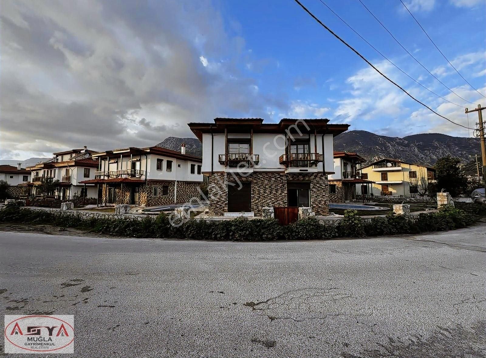 Sahile 5 Km Kiralık Havuzlu Villalar