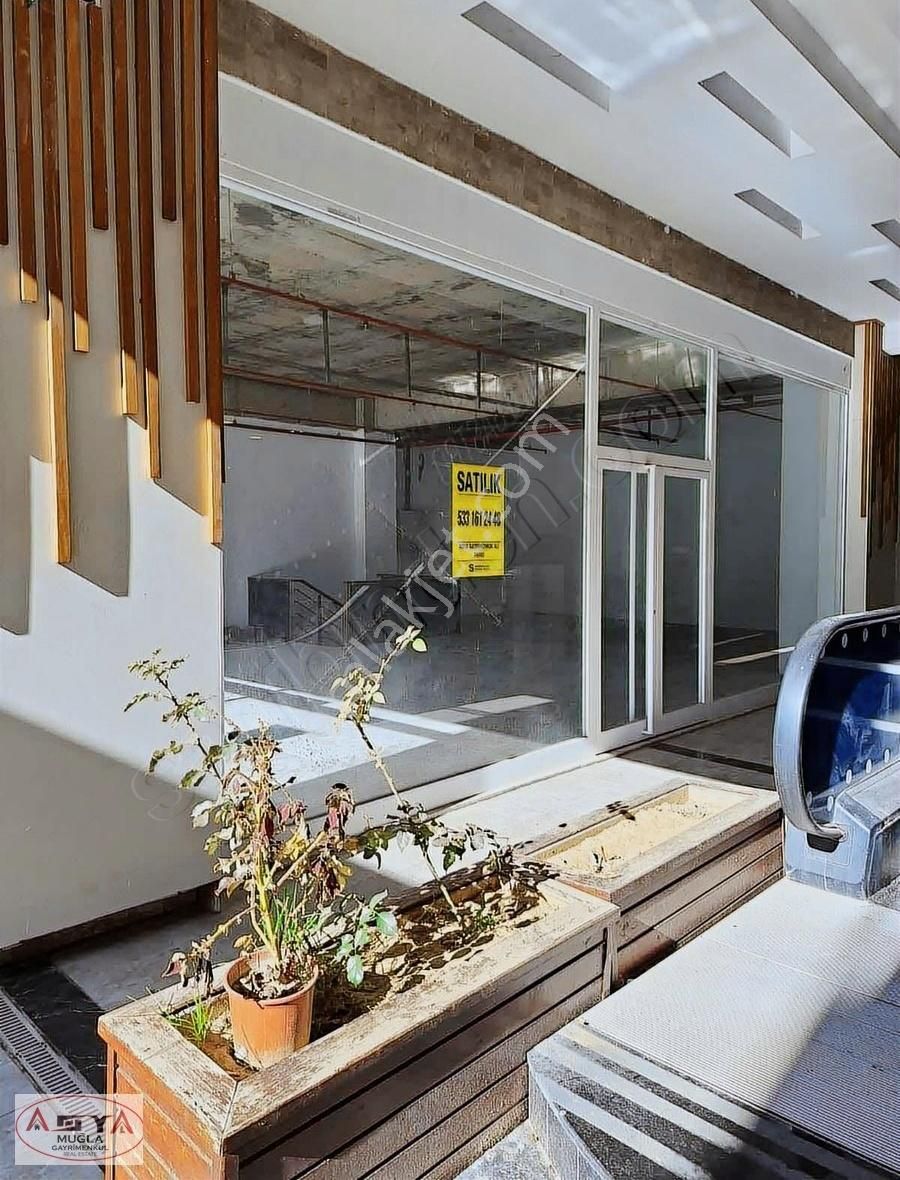Muğla Merkez Avm 'de Satılık İsyeri