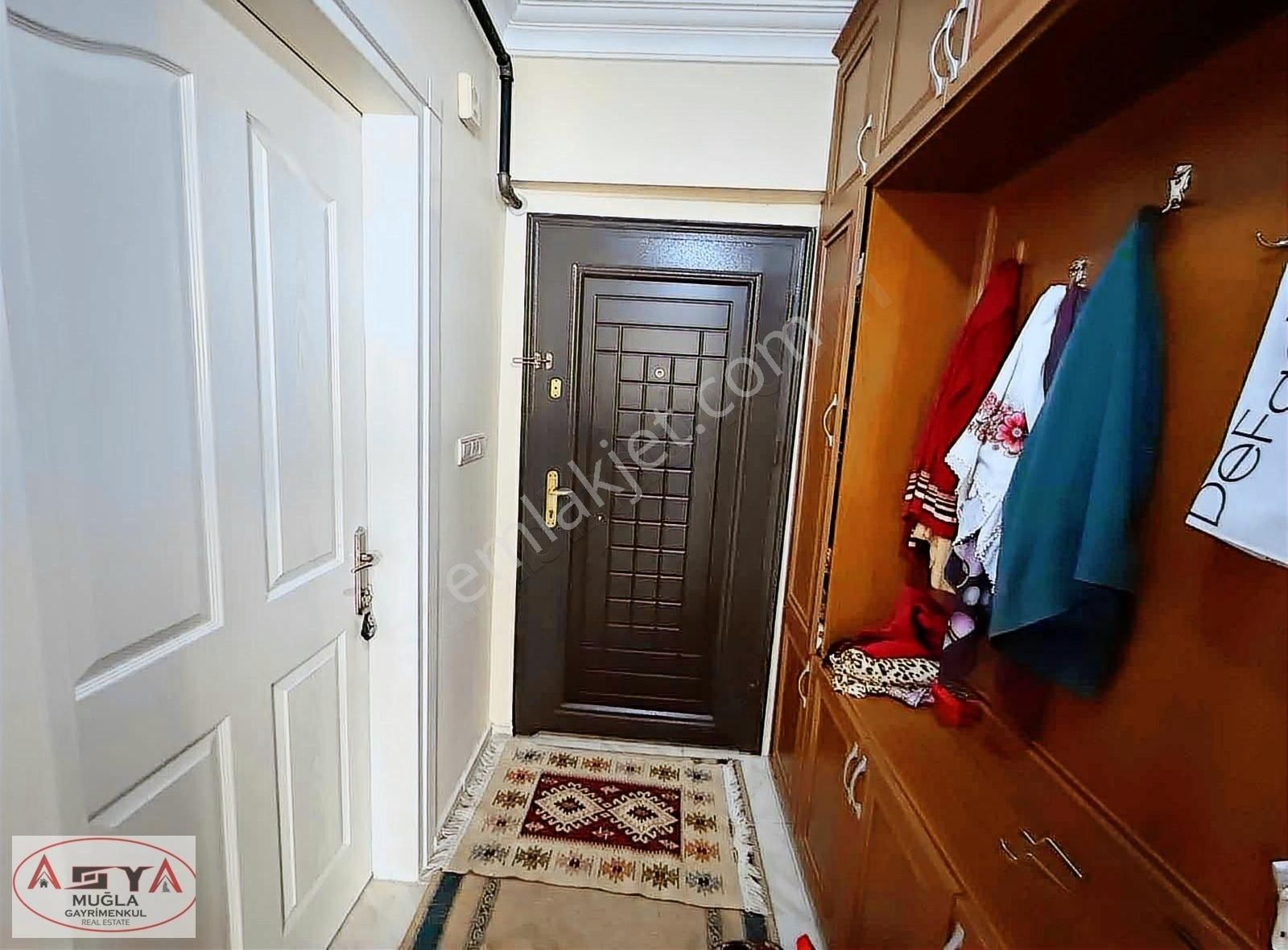 Ula Merkezde Satılık Geniş Kapalı Mutfak 3+1 Daire