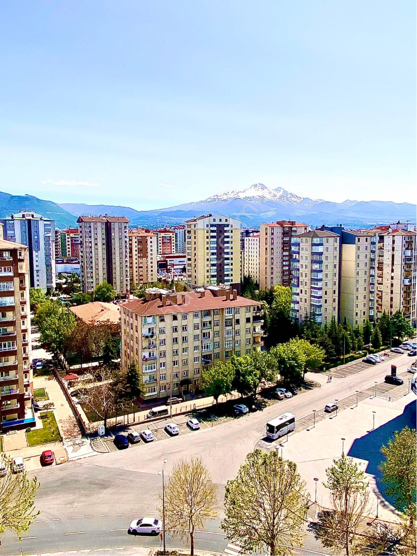 Ugurevler Mahallesinde Güney Cepheli 4+1 Daire