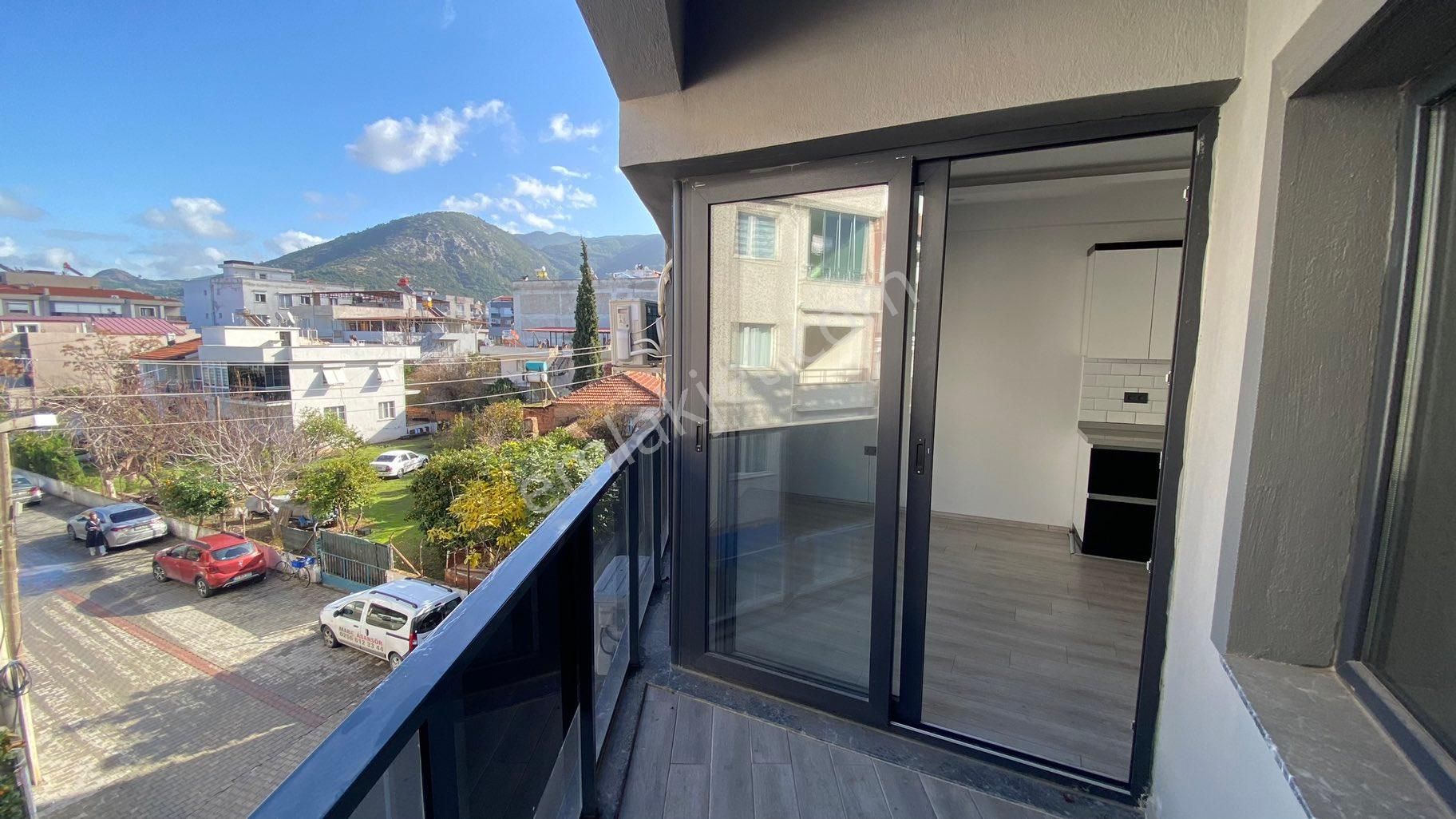 Kuşadası Güzelçamlı'da Merkezde Satılık 2+1 Masrafsız Daire