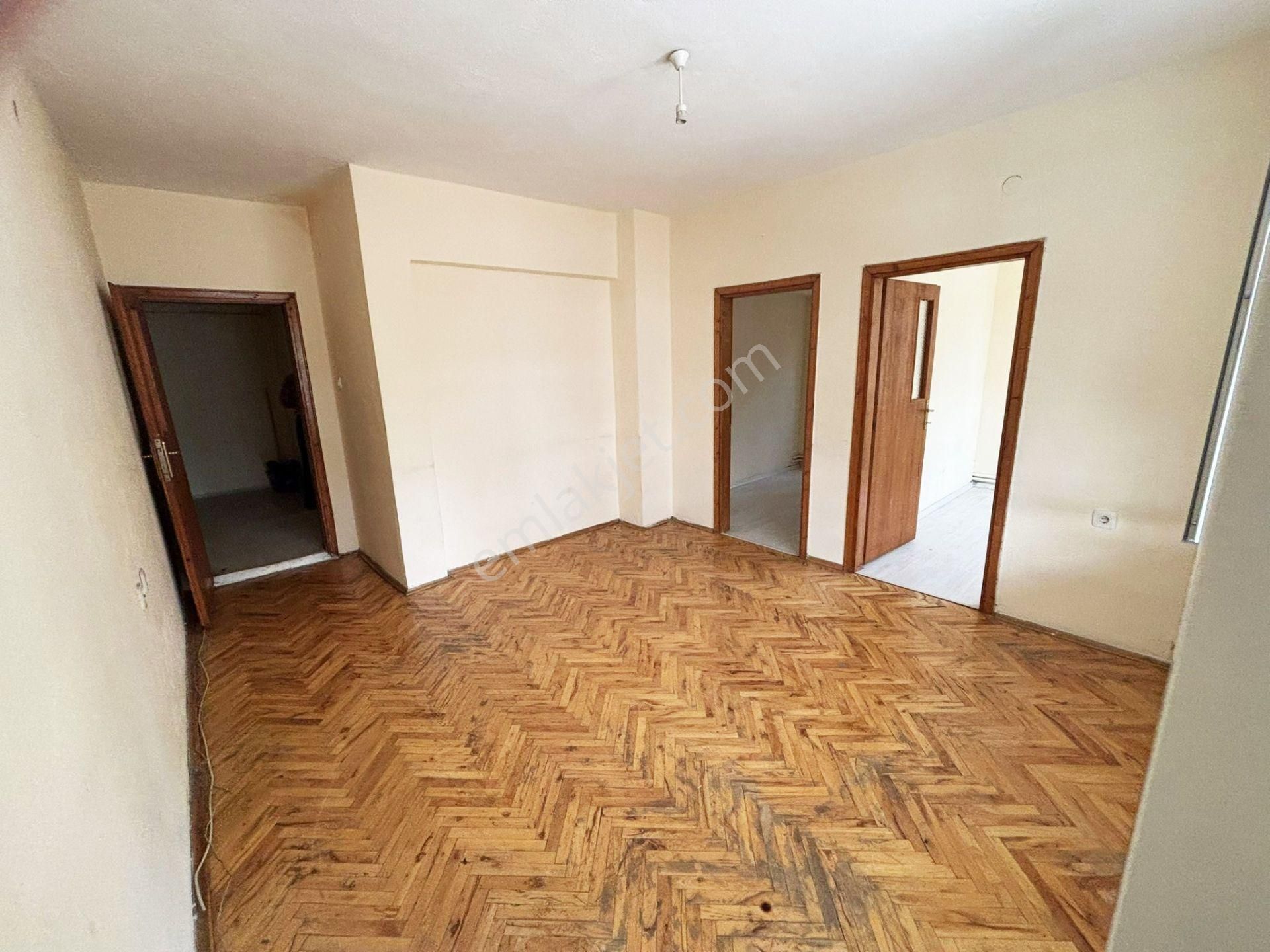 Saimekadın Mah. Cadde Yakını 1. Katta 90m² 3+1 Satılık Daire!!!