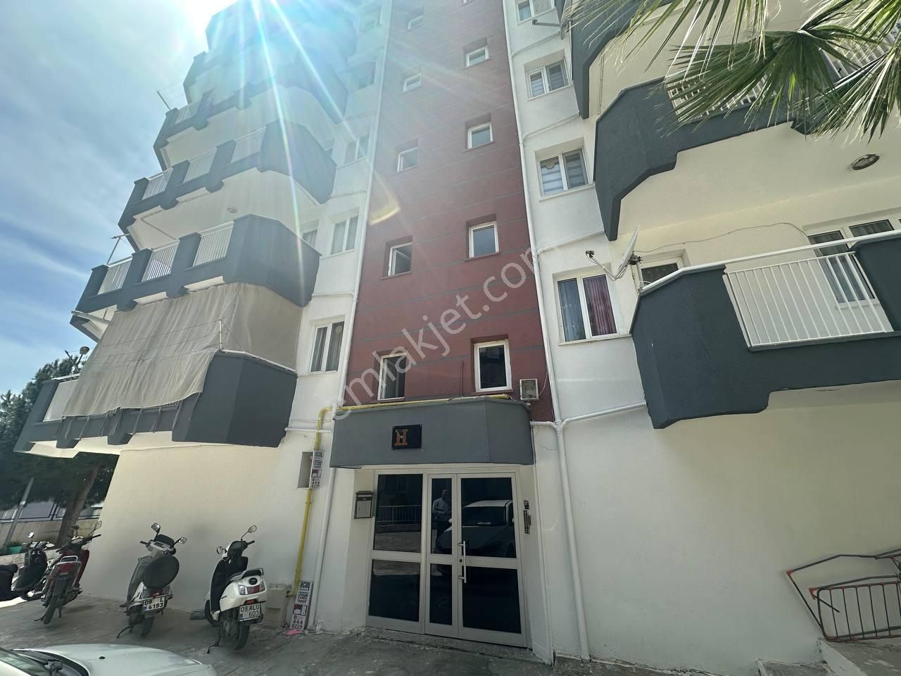 Kuşadası Ata Mahallesinde 3+1 Satılık Daire