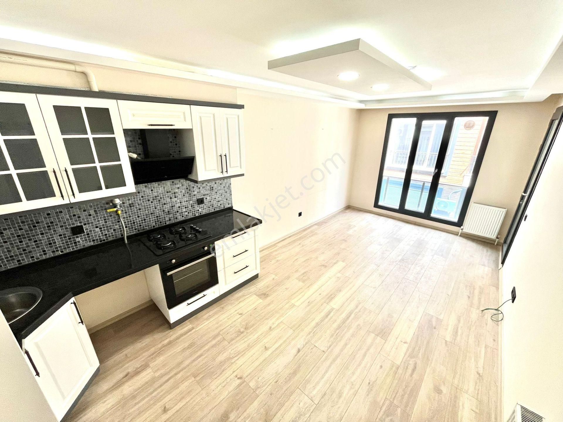 Altınkumda Dogalgazlı Asansörlü Cam Balkonlu 1+1 Yeni Daire