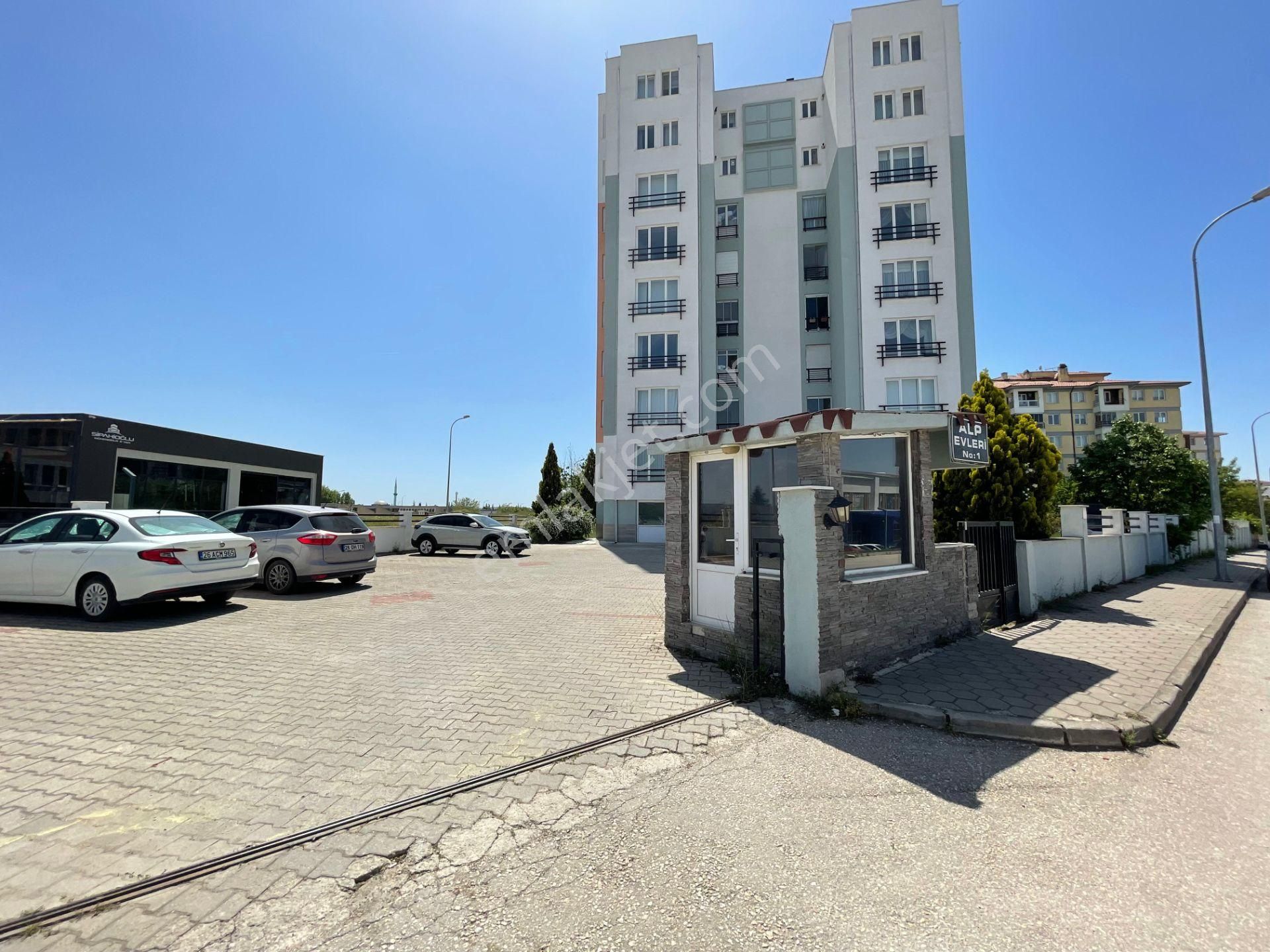 Batıkent'te Site İçinde 2+1 Kısmi Eşyalı Kiralık Daire