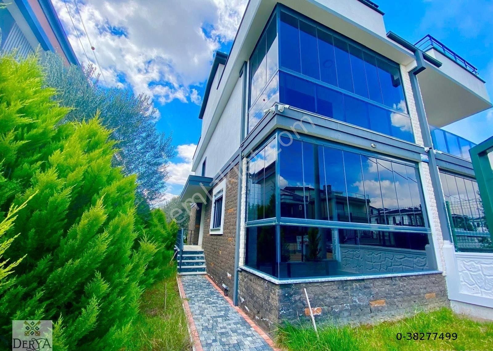 Derya Gayrimenkul'den Zeytinli'de Kazdağı Manzaralı Müstakil Çift Teraslı 3+1 Villa