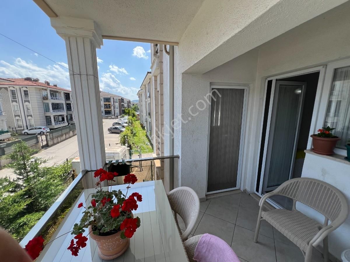 Sakarya Serdivan Yazlık Yılmaz Kent Sitesinde Ara Kat 3+1 Daire