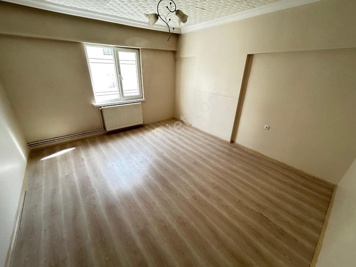 Sincan Mareşal Çakmak Mah 3+1 Yapılı Bağımsız Ters Dubleks Daire
