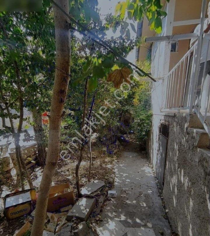 Yunusemre Mh. Merkezi Konumda 433 Mt2 Bahçeli Ev - Görsel 17