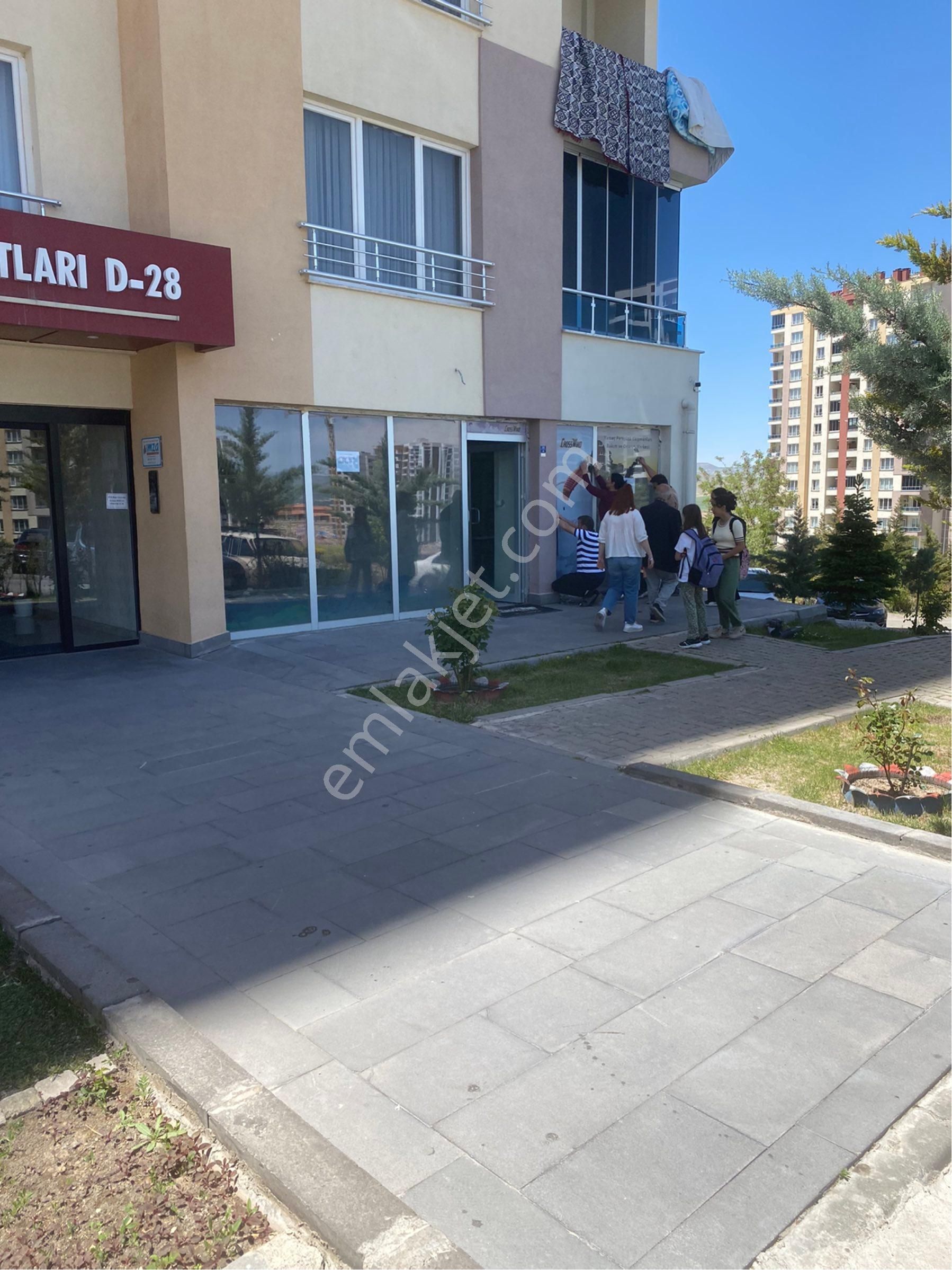 İldem Yeşilyurt Konutları Altında Kiralık Dükkan