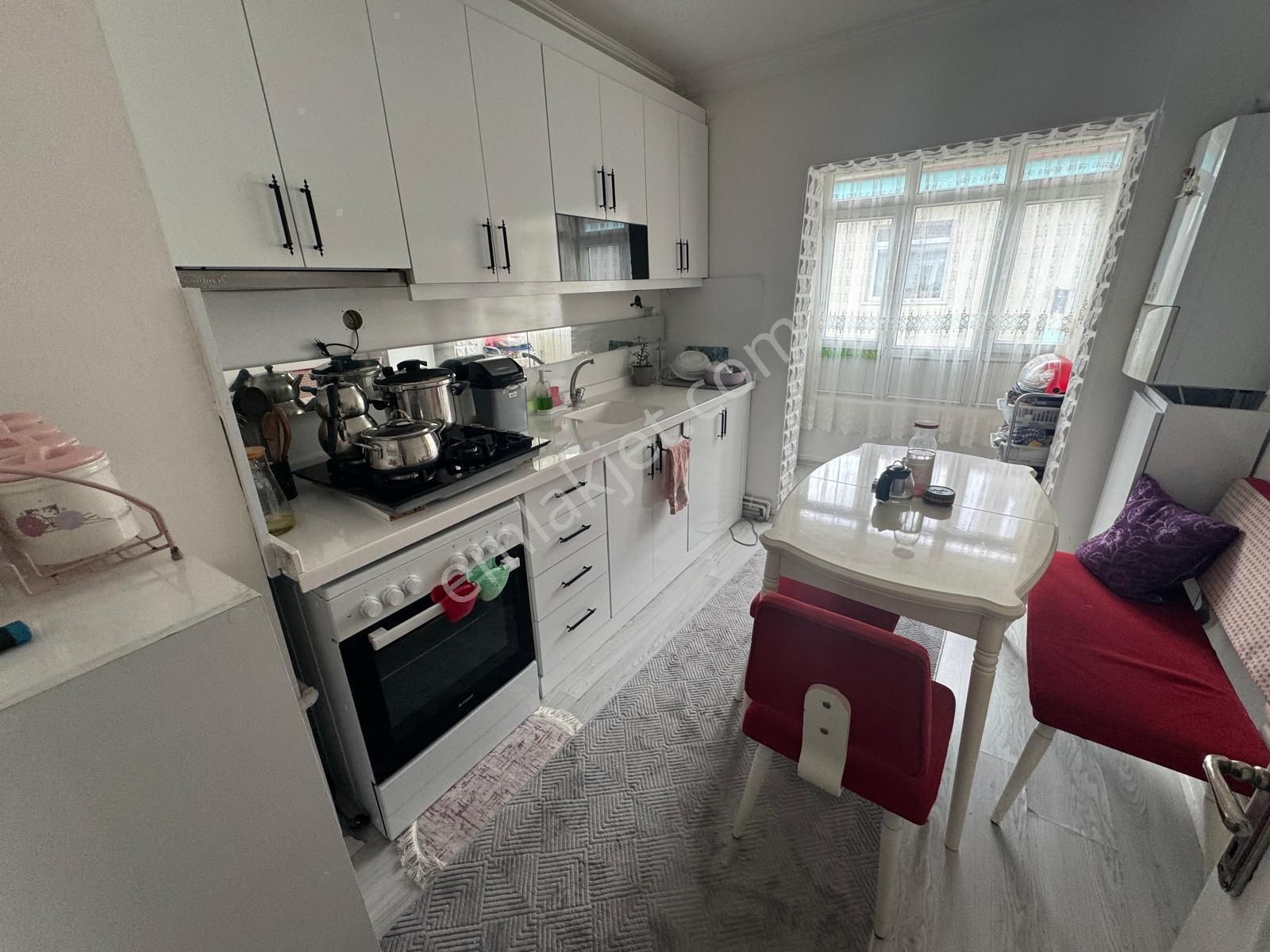 Akşemsettin Mh'de 3+1 115m² Bağımsız Ön Cephe Katta Yapılı Daire