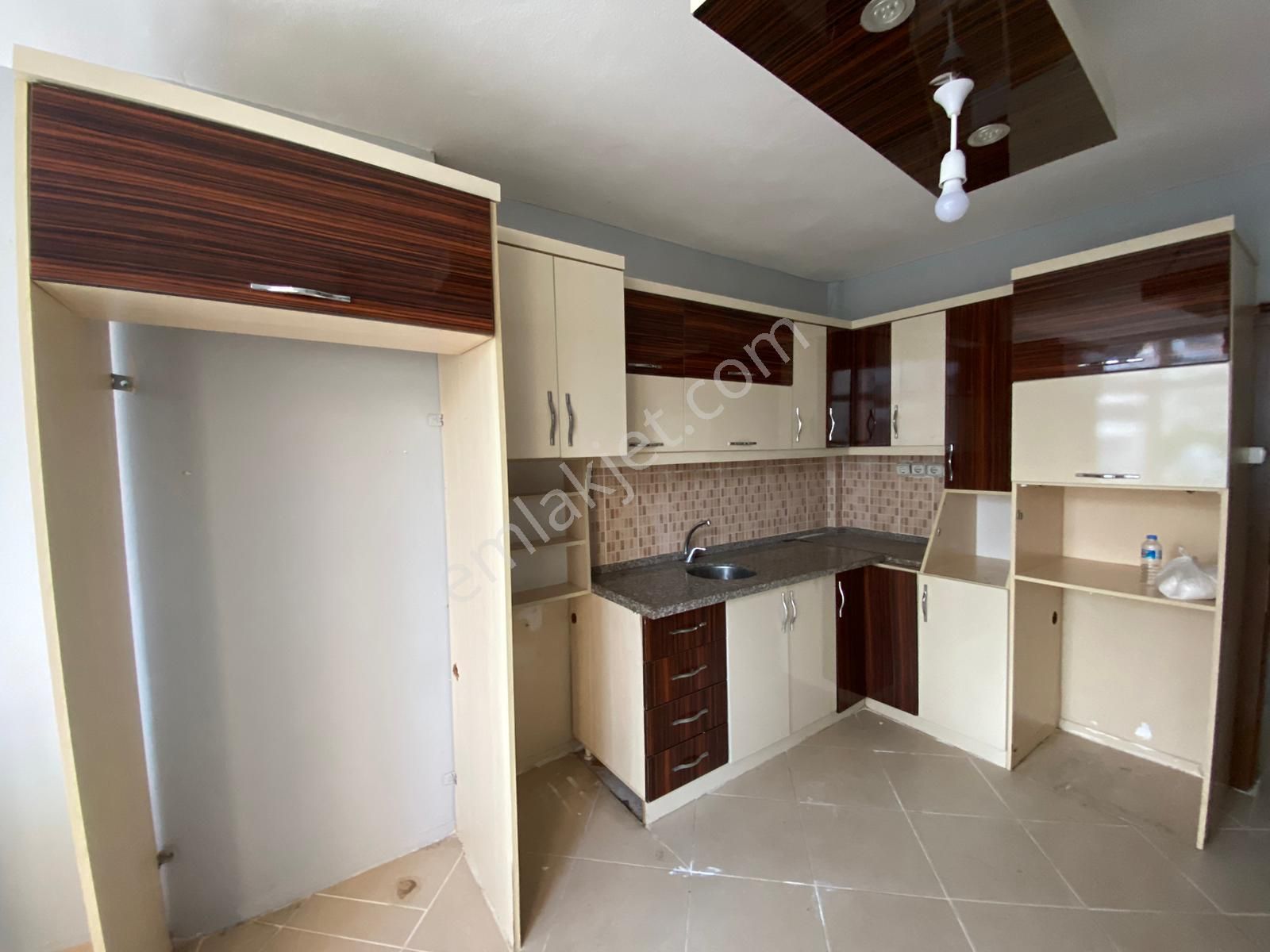 Karınca'dan Akdeniz Mh'de Site İçi Boş Ara Kat 3+1 Kiralık!