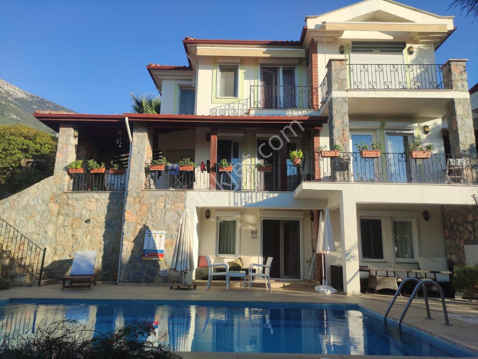 Ovacık'ta 700 M2 Arsa İçinde Özel Taş Villa
