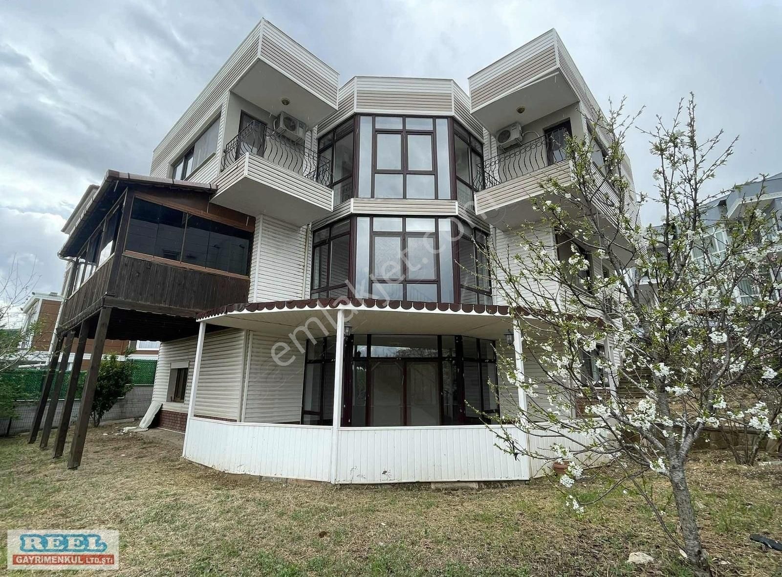 Site İçerisinde | Havuzlu | Bahçeli | 5+2 Bağımsız Triplex Villa