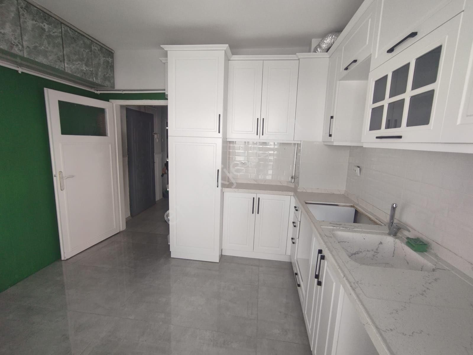 Baglarbasinda 3+1 2nci Kat 2bagimli Satilik Daire