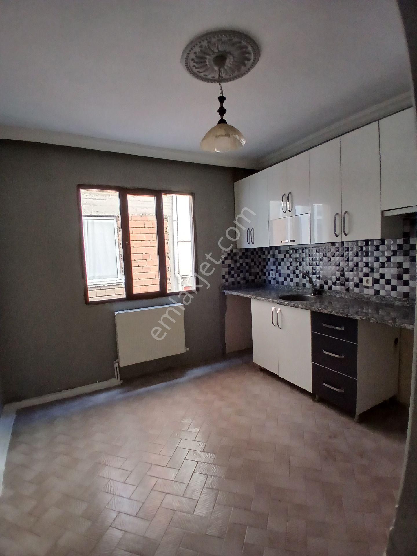 Kiralık 3+1 Doğalgazlı Ara Kat Çift Balkonlu Bozyaka Zincirlikuyu