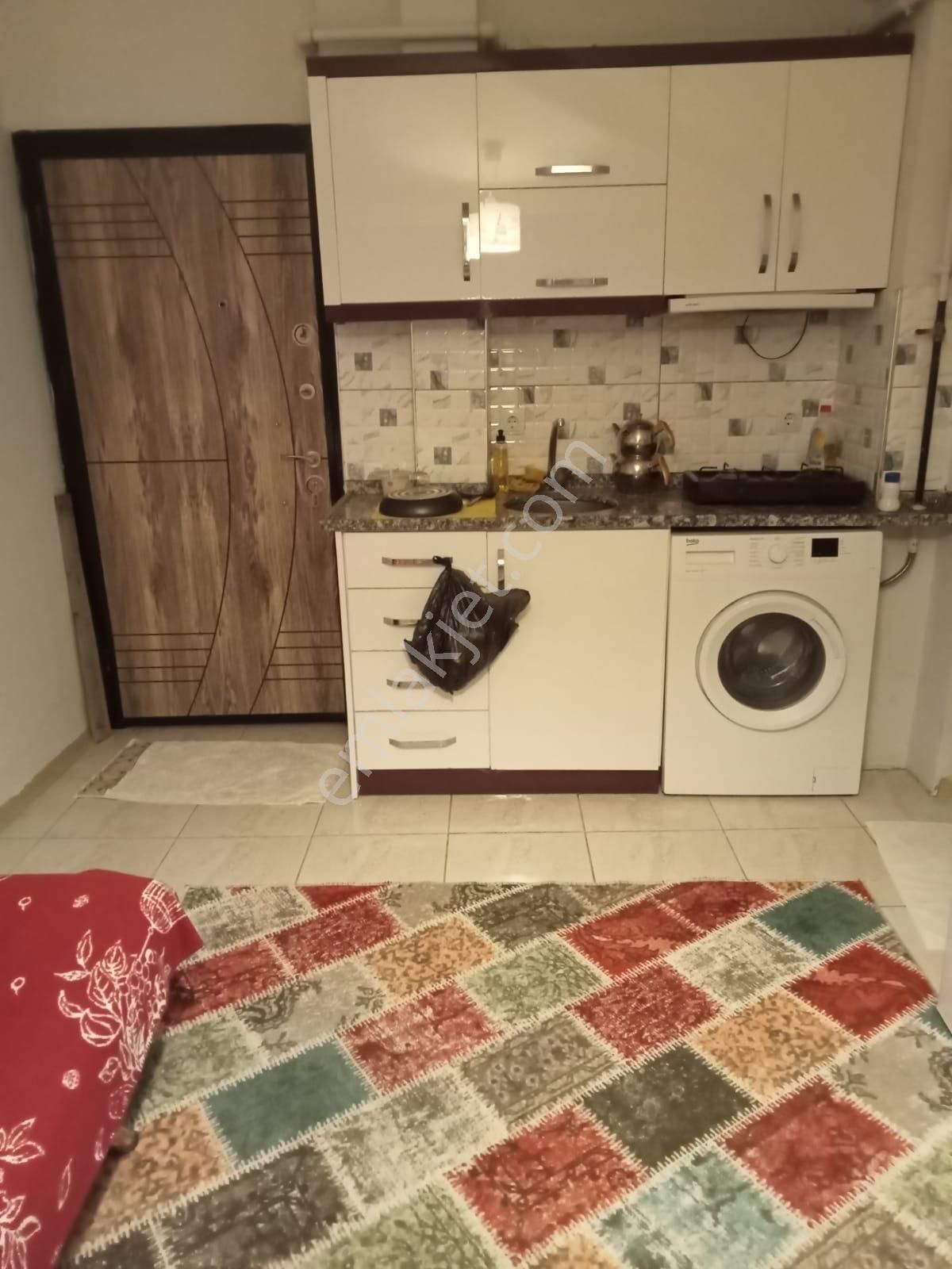 Ender Uysaldan Asmalıevlerde Asansörlü Balkonlu 1+0 Kiralık Eşyalı Daire