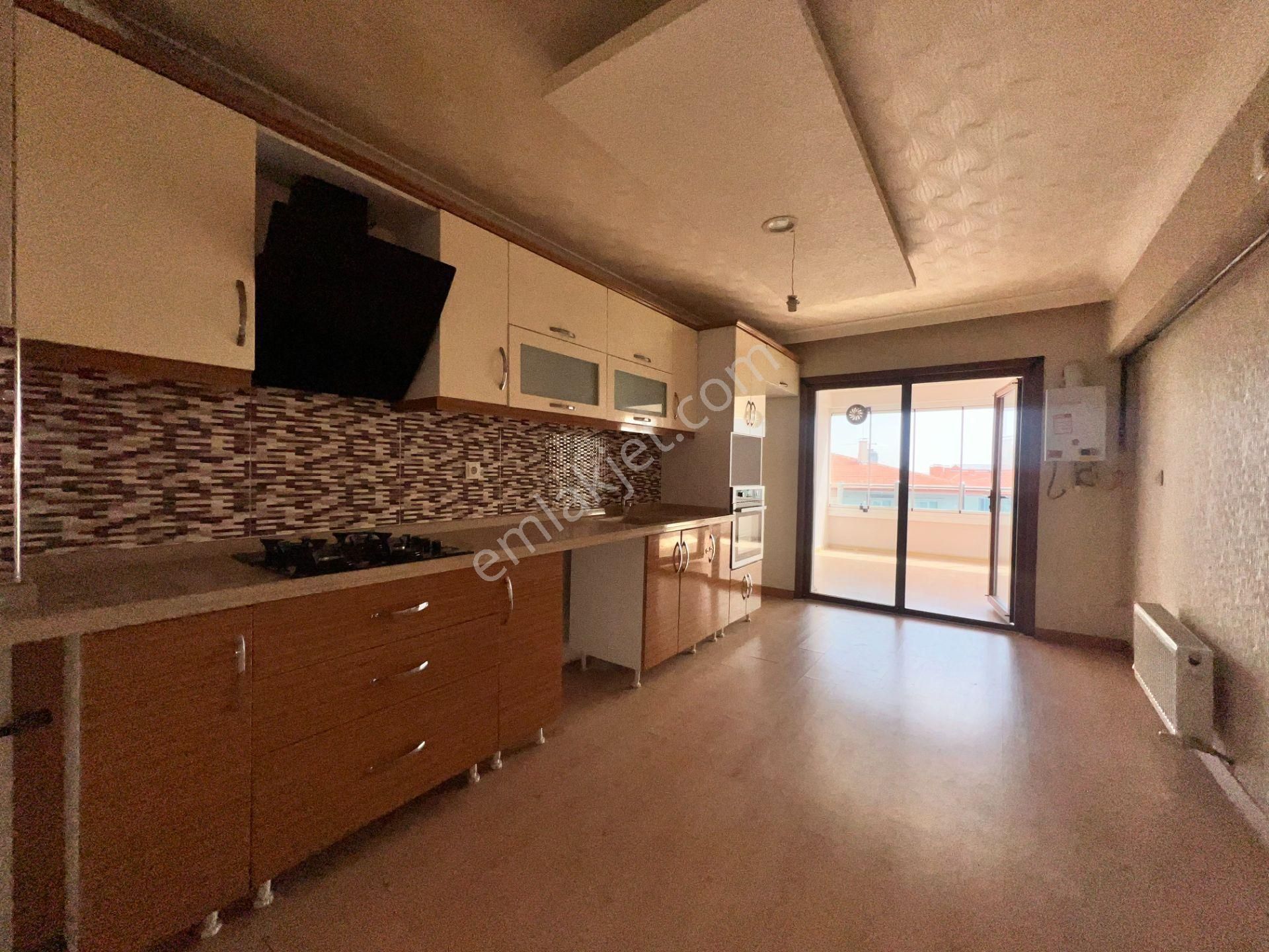Nasip Emlak'tan 3+1 Teras Balkonlu Site İçerisinde 4. Kat Daire
