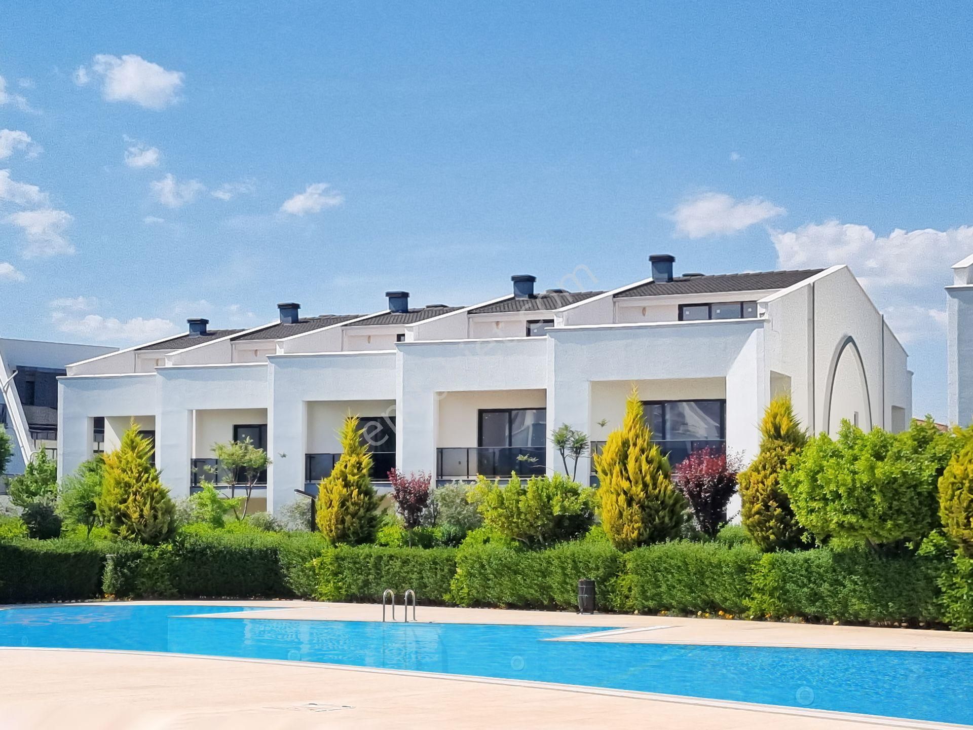 Gökhan Üçgün'den Château D'or Sitesi'nde 4+1 Reınhouse Villa