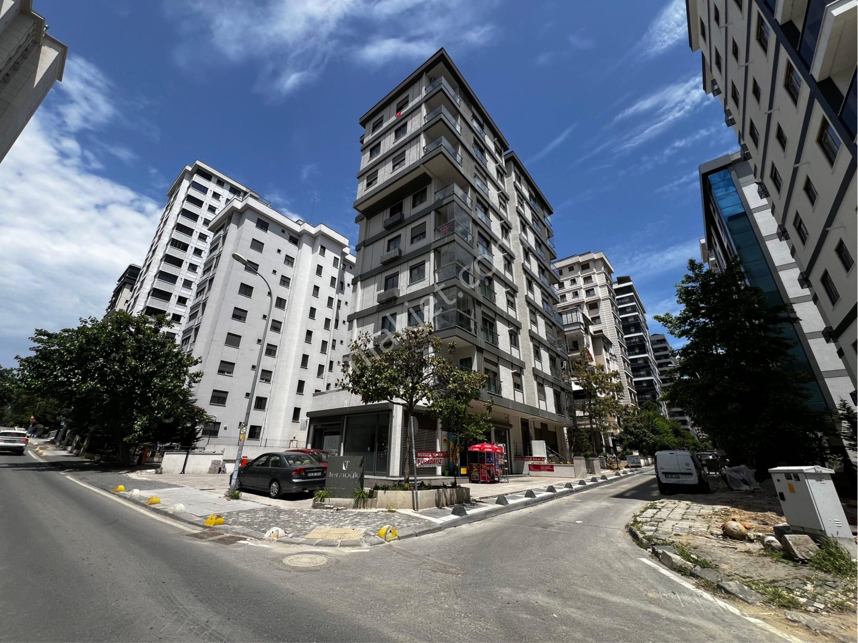 Bostancı Marmaray Ve Sahile Çok Yakın 75 M2 Sıfır 2+1 (boş)