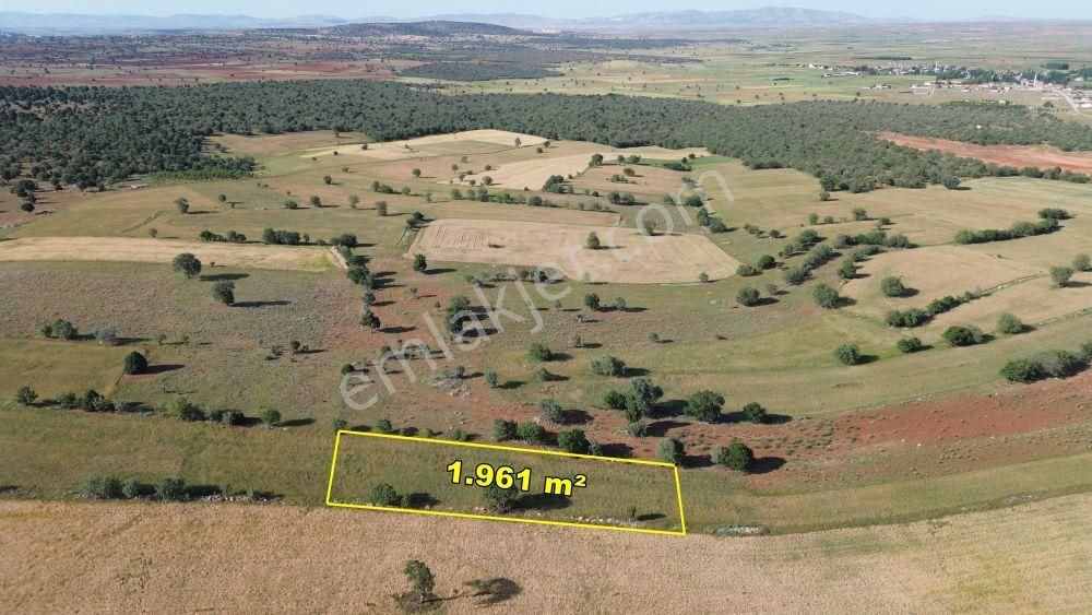 Akören Karahüyükde 1.961 M2 Müstakil Tapulu Tarla