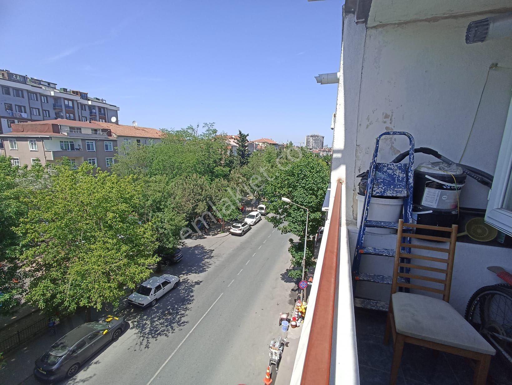 Nurtepe Metroya 10 Metre Mesafede Ana Caddede 3+1 Kiralık Daire