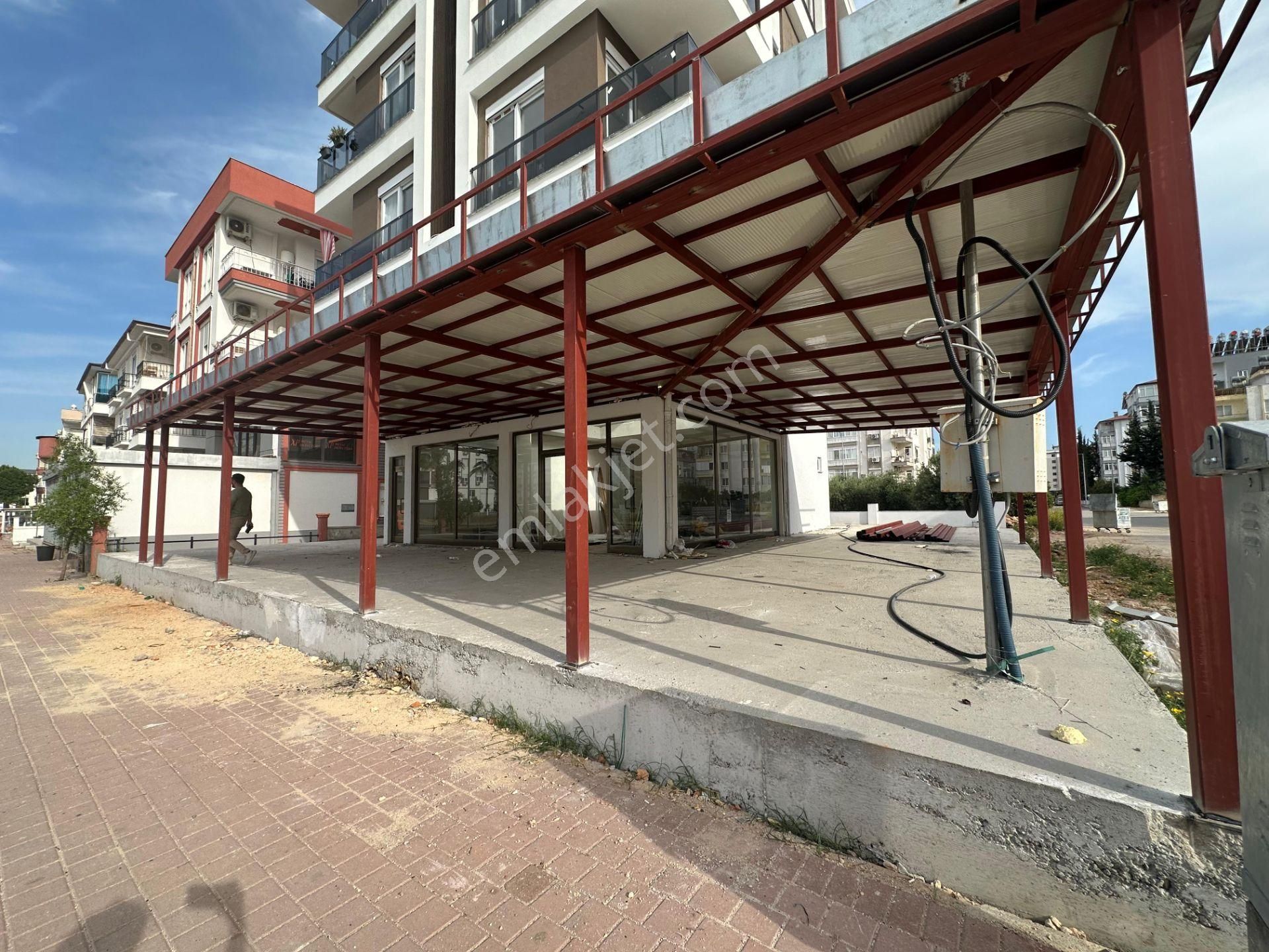 Aydoğmuş Mah. Cadde Üzeri Satılık 2 Adet Dükkan