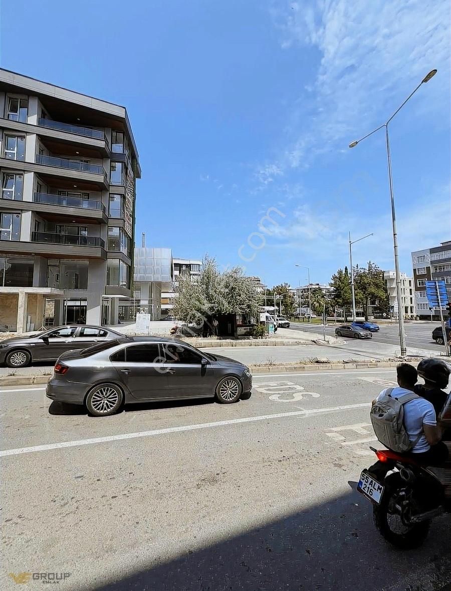 Honda Kavşağında Köşe Parsel 400m2 Kiralık Dükkan