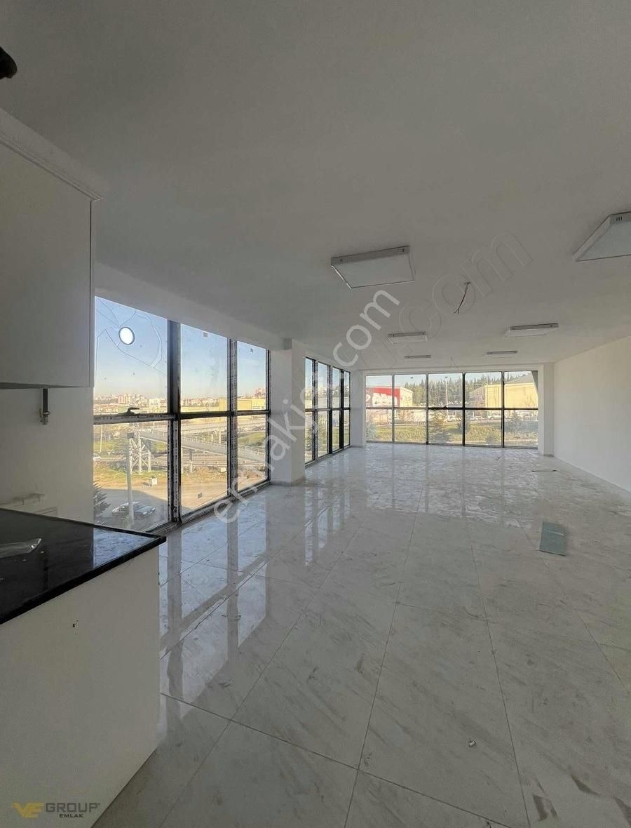Ana Yola Cephe Gıda Borsasının Tam Karşısı 120m2 Ofis