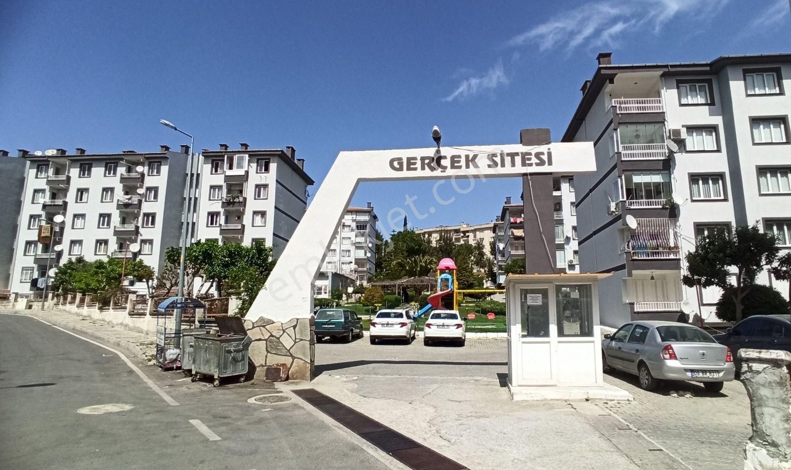 Kuşadası Kadınlar Denizi Gerçek Sitesi'nde 2+1 Satılık Daire