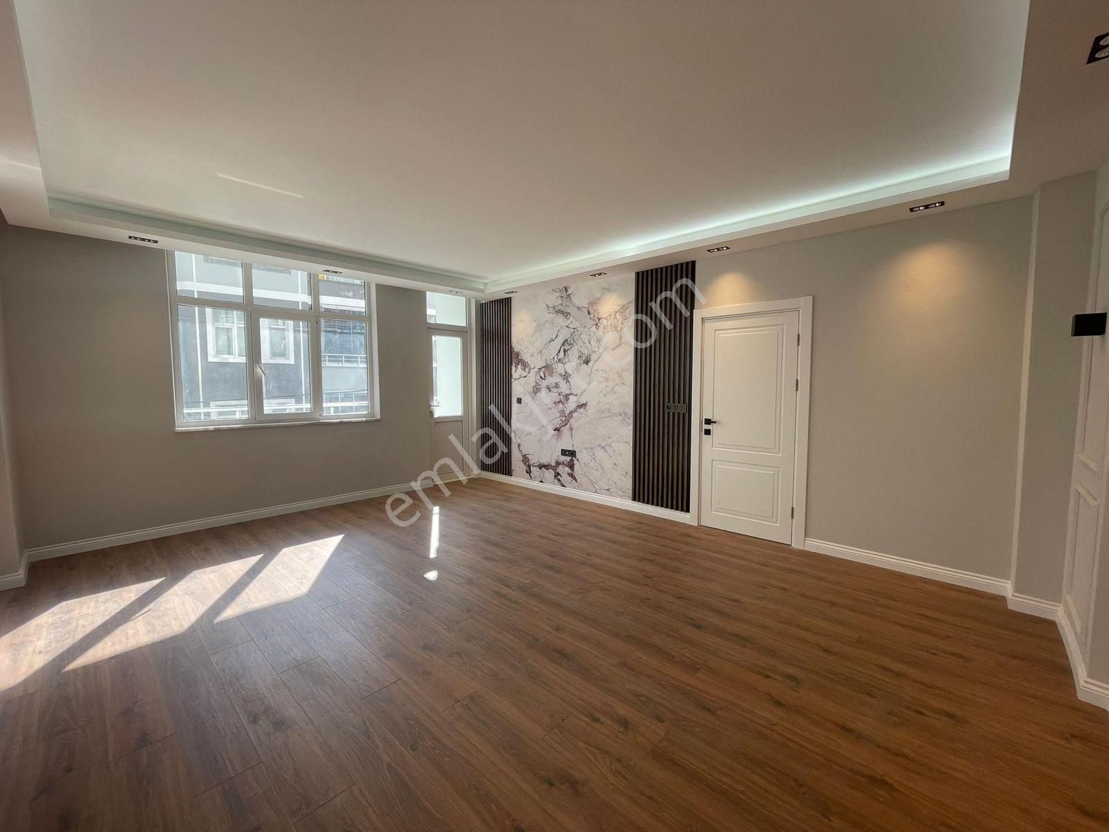 Re/max Mülk Özgür Baki'den Merkezi Konumda Satılık 3+1 Daire