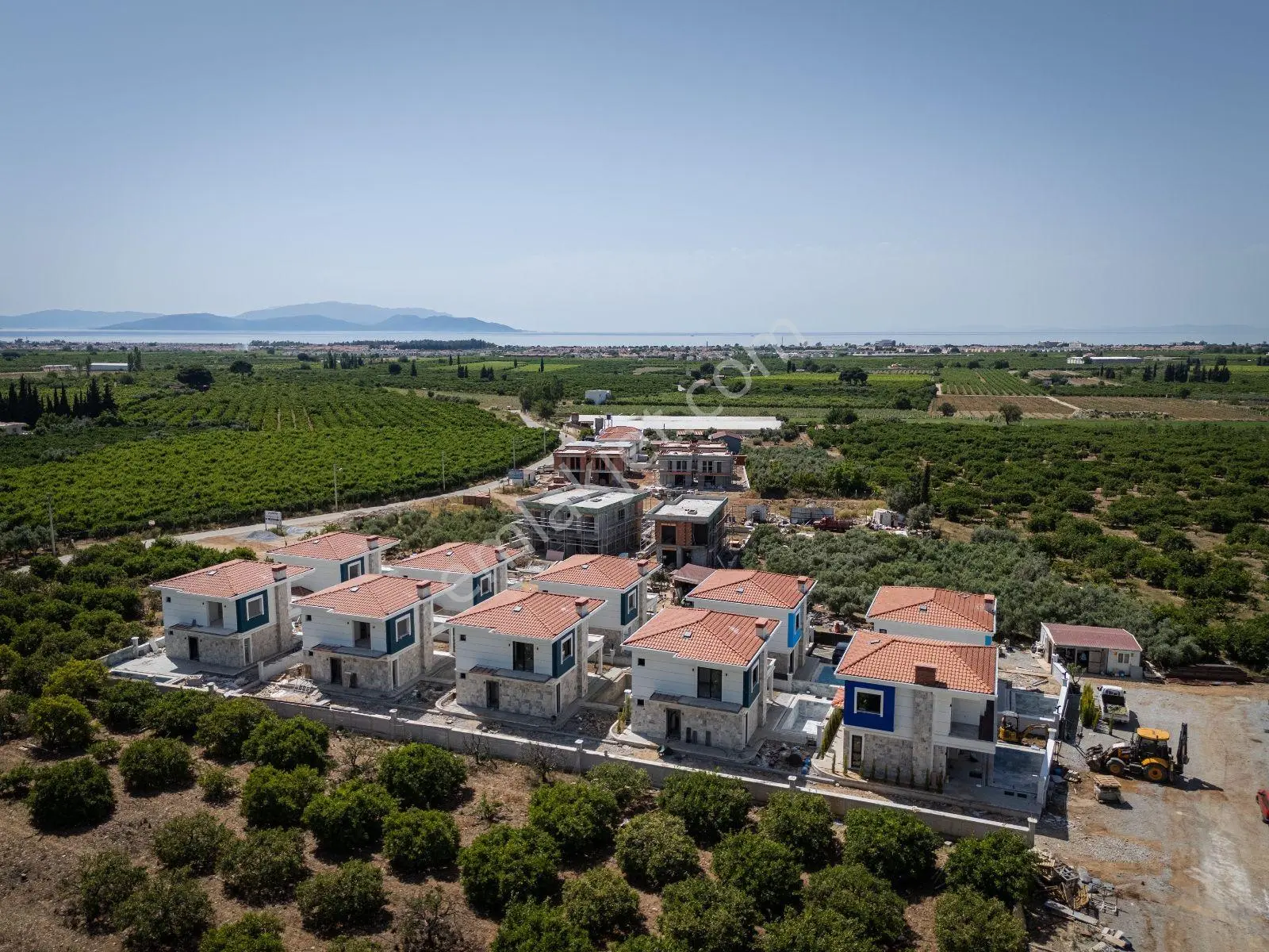 Kuşadası Davutlar Sahilinde Müstakil Özel Havuzlu Yazlık