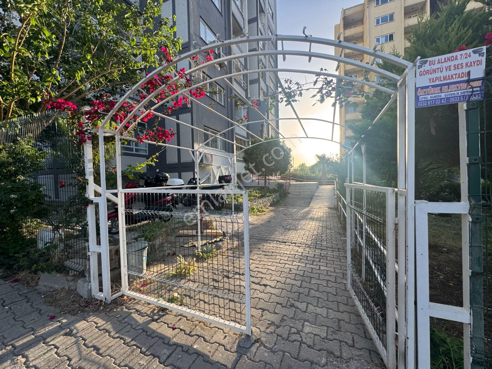 Toki Yaz Gülü Apt. Giriş Katında Satılık Geniş 2+1