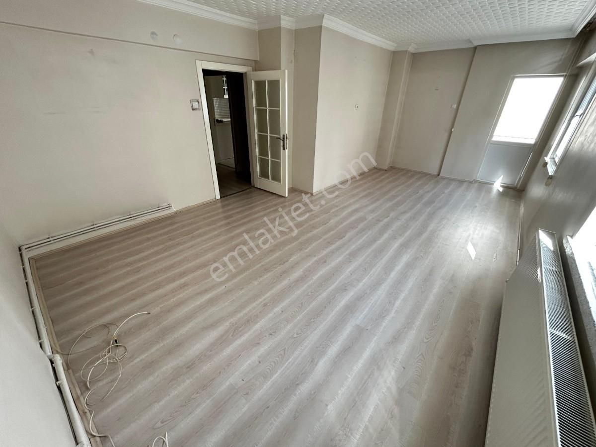 Sincan Mareşal Çakmak Mah 3+1 Yapılı Bağımsız Ters Dubleks Daire