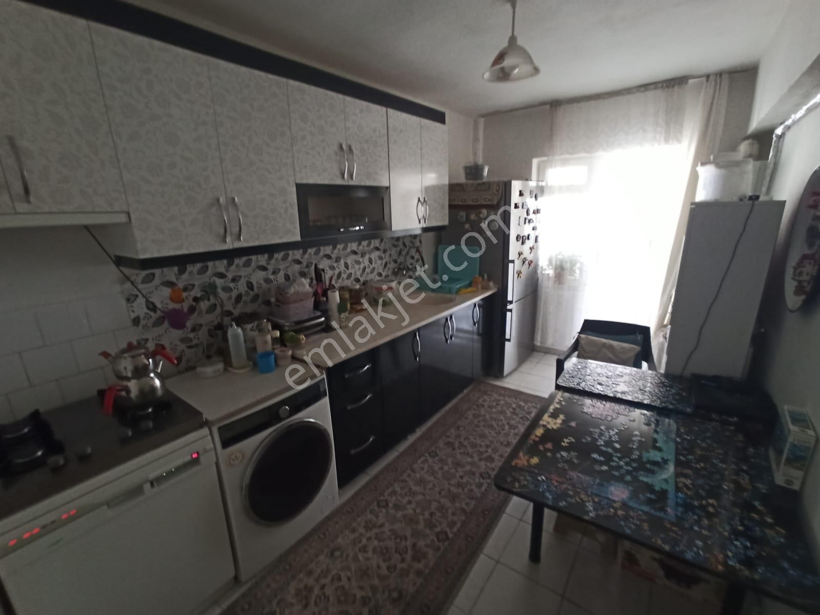 Örnek Emlak'tan Mareşal Ç. Mh. 3+1 3. Ara Katta Geniş Satılık Daire