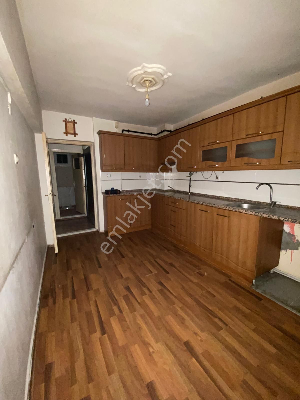 🏡 Göl-san Gayrimenkul’den 🏡 Yeni Mah. Site İçerisinde Arakat Satılık Daire