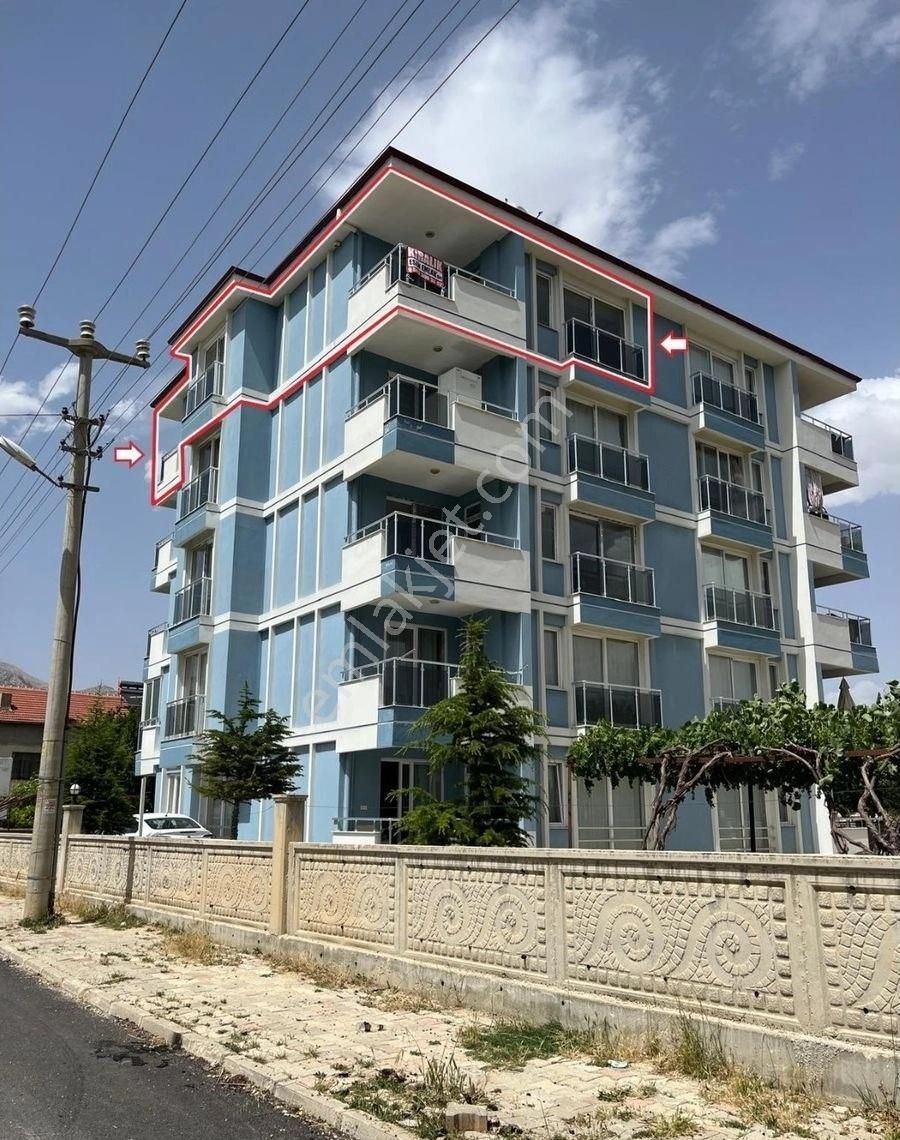 Antalya Elmalı İlçesinde Merkeze Yakın Lokasyonda Finike Anayoluna Cephe Kaloriferli Kiralık Daire