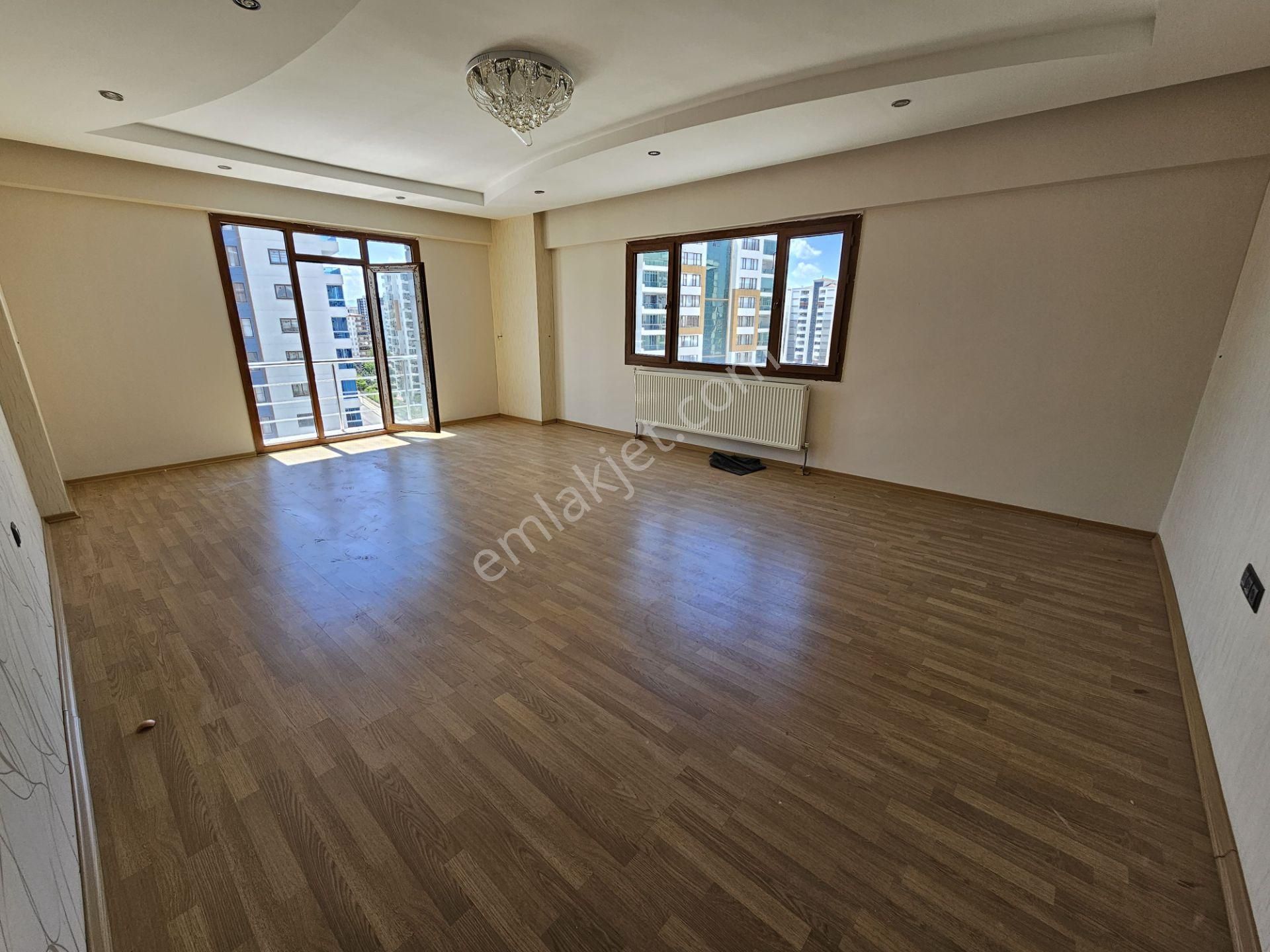 Kent Meydanında Satılık 4+1 Lüx Daire