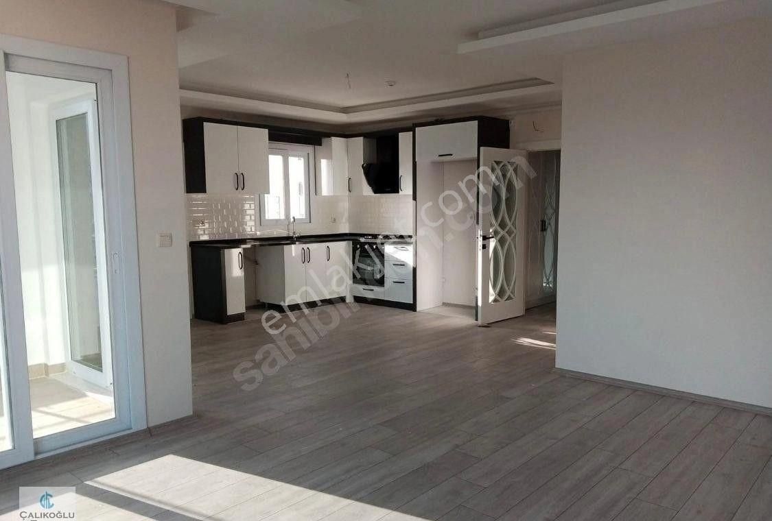 Aydınlıkevler'de Havuzlu,foruma Yürüme Mesafesinde Satılık 3+1 Daire