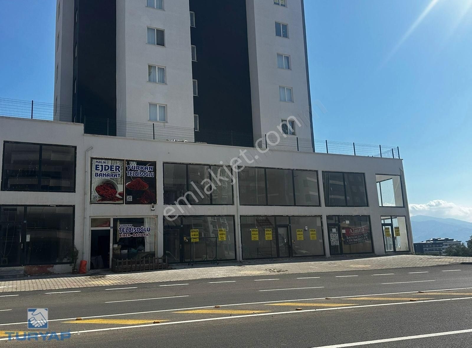 Binevler Turyaptan Megapoint Civarı 3 Katlı İşyeri