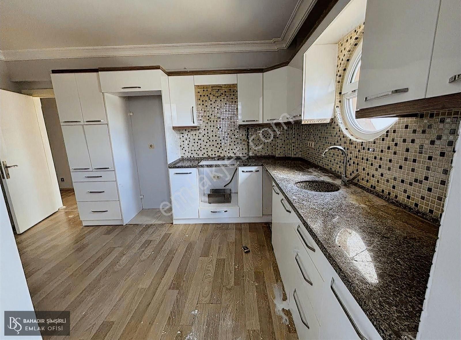 B.ş.den Gölet Prestij Cad.üzeri Köşe Konumda Kiralık 3+1 Daire